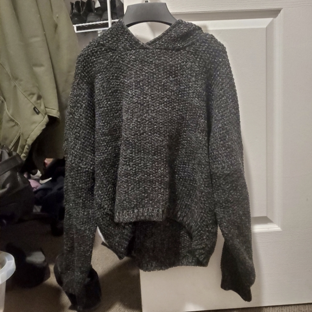 Medium Cropped Hoodie Sweater